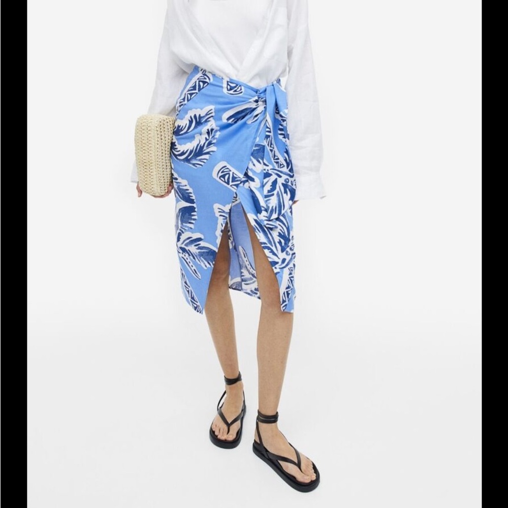 H&M Blue Tropical Print Skirt